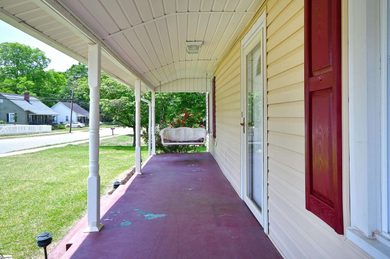 Property image 4 at 404 W Curtis Street, Simpsonville, SC 29681