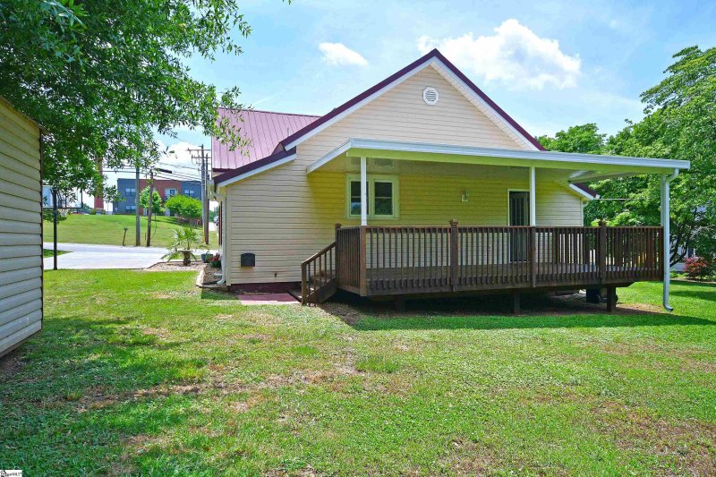 Property image 5 at 404 W Curtis Street, Simpsonville, SC 29681