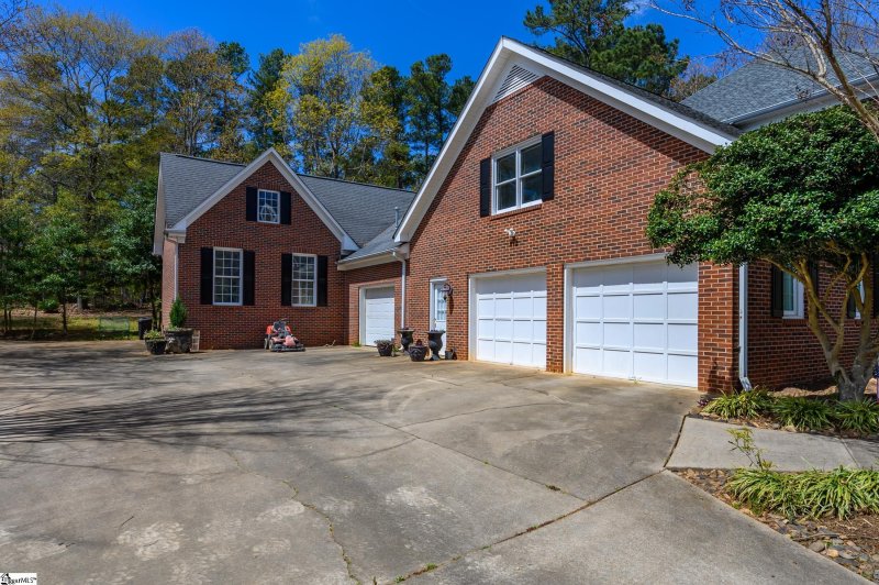 Property image 2 at 516 W Woodbury Lane, Spartanburg, SC 29301