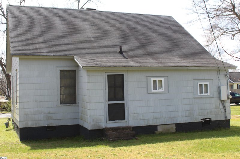 Property image 4 at 102 Shaw Street, Fountain Inn, SC 29644