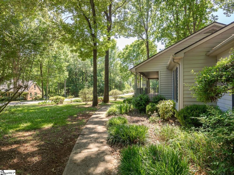 Property image 3 at 529 Cambridge Drive, Spartanburg, SC 29301