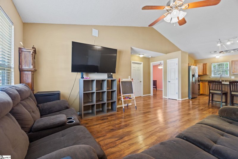 Property image 3 at 406 Crescentwood Court, Taylors, SC 29687