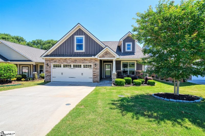 Property image 2 at 106 Benton Park Drive, Easley, SC 29642