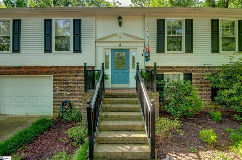 Property image 2 at 4 E Woodburn Drive, Taylors, SC 29687