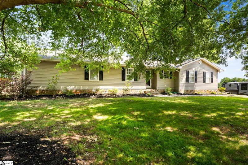 Property image 3 at 105 Oxmoor Drive, Anderson, SC 29625