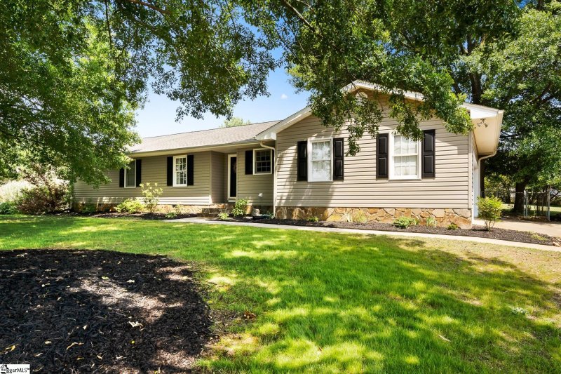 Property image 4 at 105 Oxmoor Drive, Anderson, SC 29625