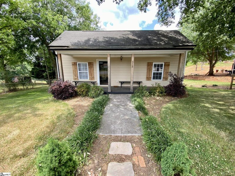 Property image 2 at 312 W Beattie Street, Liberty, SC 29657