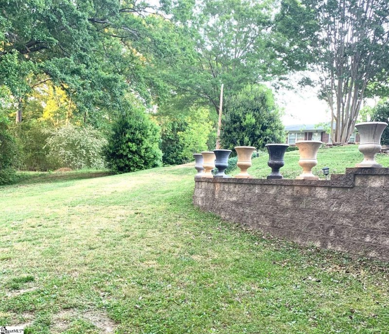 Property image 2 at 101 Crescent Drive, Laurens, SC 29360