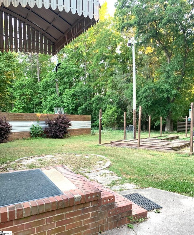 Property image 3 at 101 Crescent Drive, Laurens, SC 29360