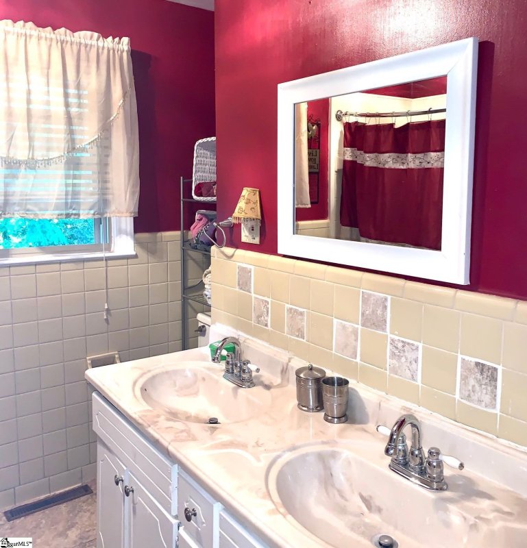 Property image 4 at 101 Crescent Drive, Laurens, SC 29360