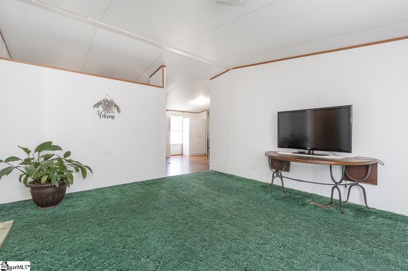 Property image 2 at 112 Sterling Bridge Road, Greenville, SC 29611