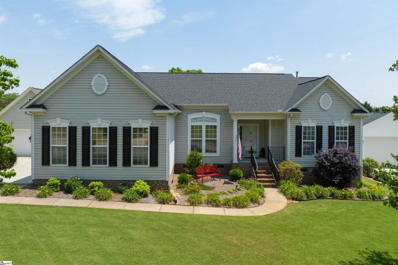 Property image 2 at 102 Pepperwood Drive, Greenville, SC 29611