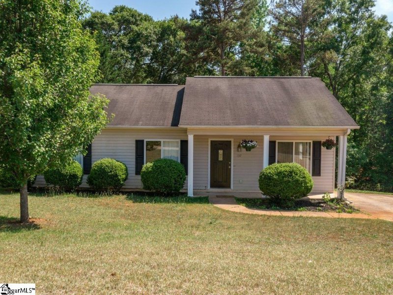 Property image 2 at 137 Caroway Court, Spartanburg, SC 29303