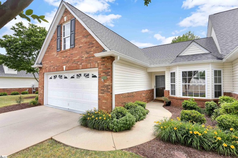 Property image 2 at 676 Ivybrooke Avenue, Greenville, SC 29615