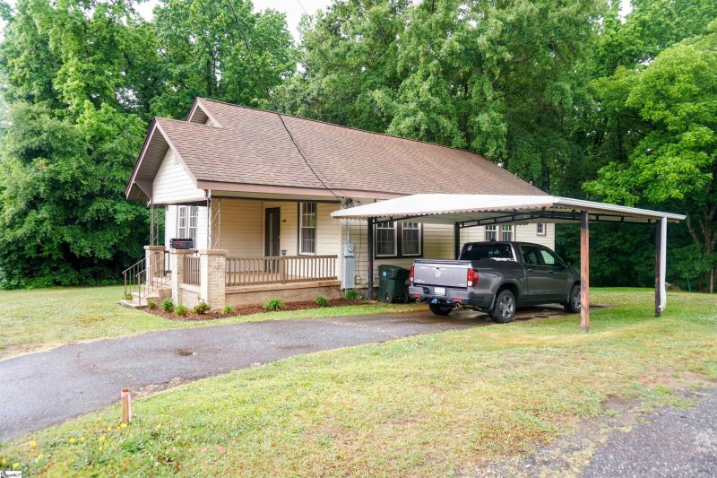 Property image 3 at 102 Victor Avenue, Greer, SC 29651