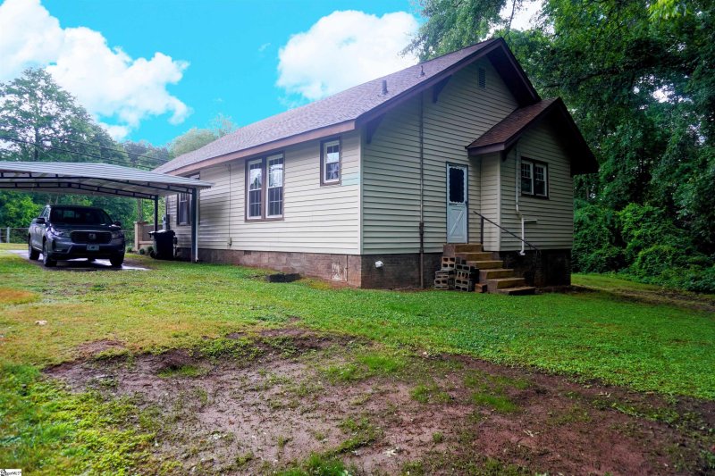 Property image 4 at 102 Victor Avenue, Greer, SC 29651