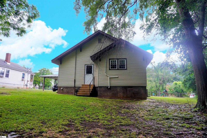 Property image 5 at 102 Victor Avenue, Greer, SC 29651