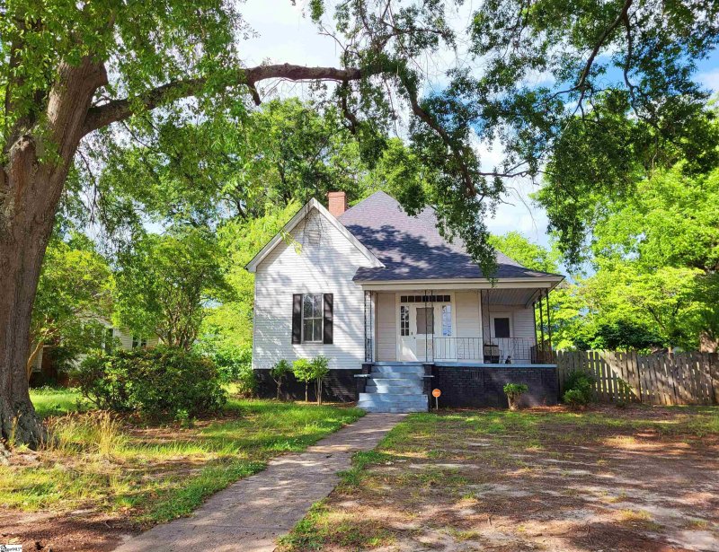 Property image 2 at 125 Victor Avenue, Greer, SC 29651