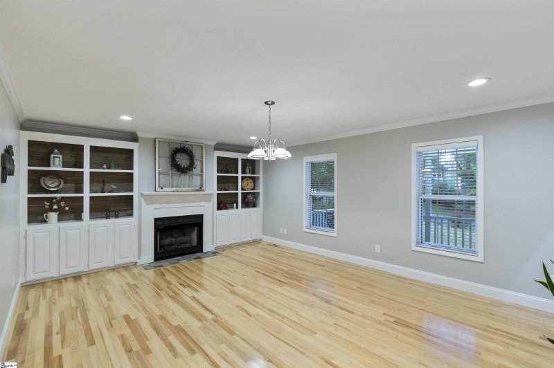 Property image 3 at 105 Windtree Lane, Piedmont, SC 29673