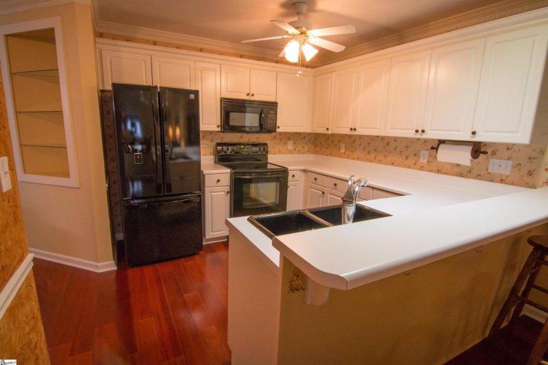 Property image 2 at 10 Magnolia Crest Drive, Simpsonville, SC 29681