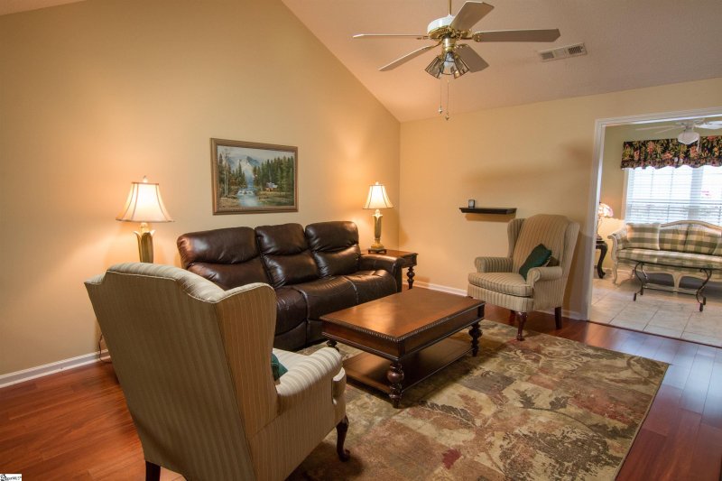 Property image 4 at 10 Magnolia Crest Drive, Simpsonville, SC 29681