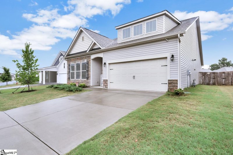 Property image 2 at 429 Meadowpark Lane, Duncan, SC 29334