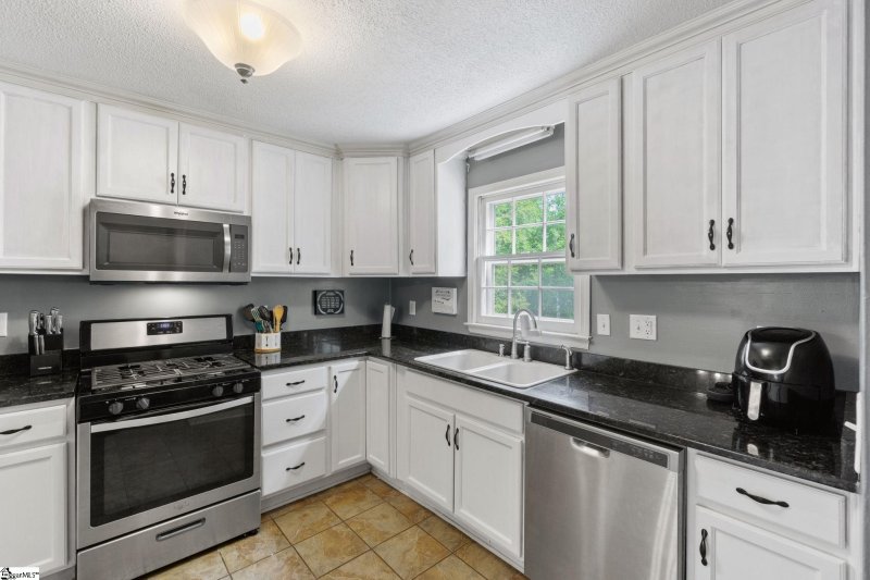 Property image 2 at 100 Allison Court, Easley, SC 29642