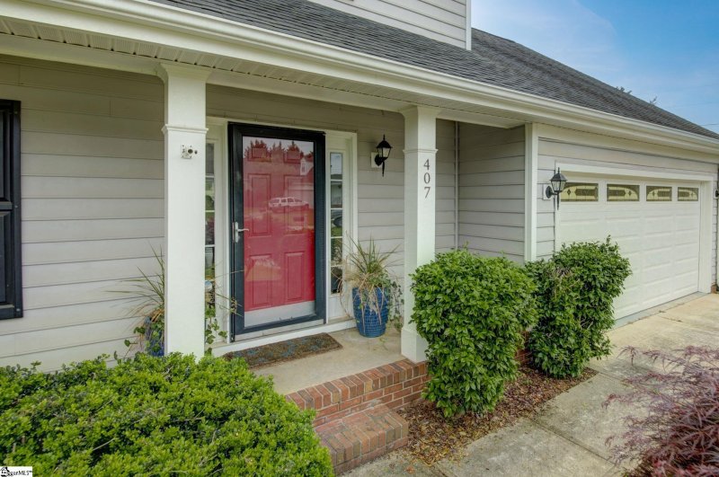 Property image 3 at 407 Weeping Willow Court, Greer, SC 29651
