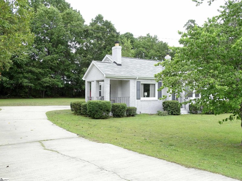 Property image 5 at 10 Forest Circle, Greenville, SC 29617