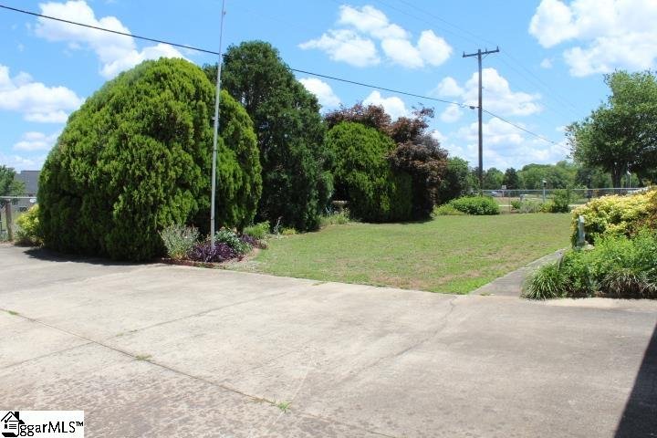 Property image 3 at 13 Breazeale Drive, Williamston, SC 29697