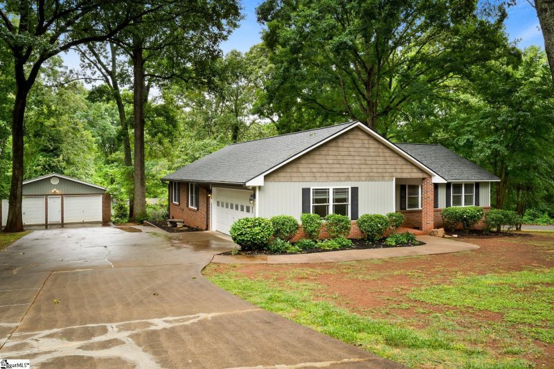Property image 2 at 600 Robin Hood Lane, Anderson, SC 29621
