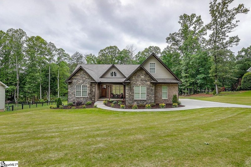 Property image 2 at 421 Old Asheville Highway, Campobello, SC 29322