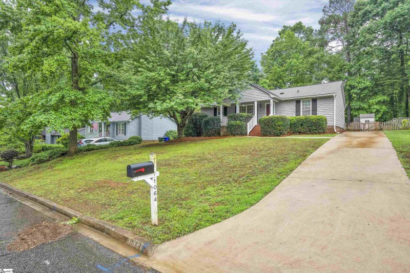 Property image 2 at 1064 Summit Drive, Greenville, SC 29609