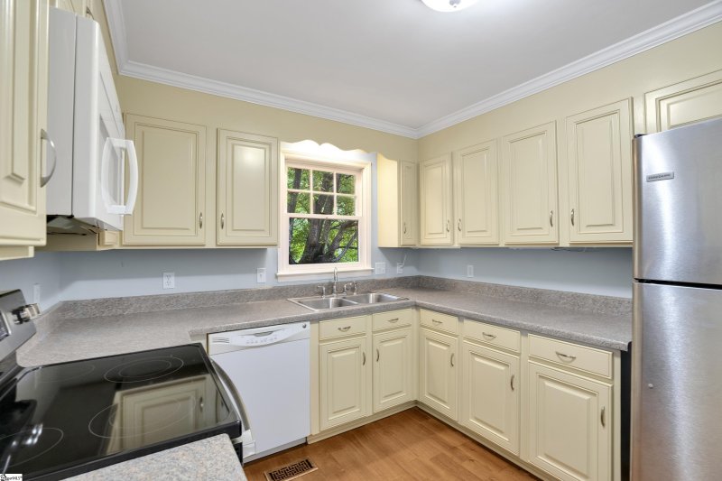 Property image 4 at 1064 Summit Drive, Greenville, SC 29609