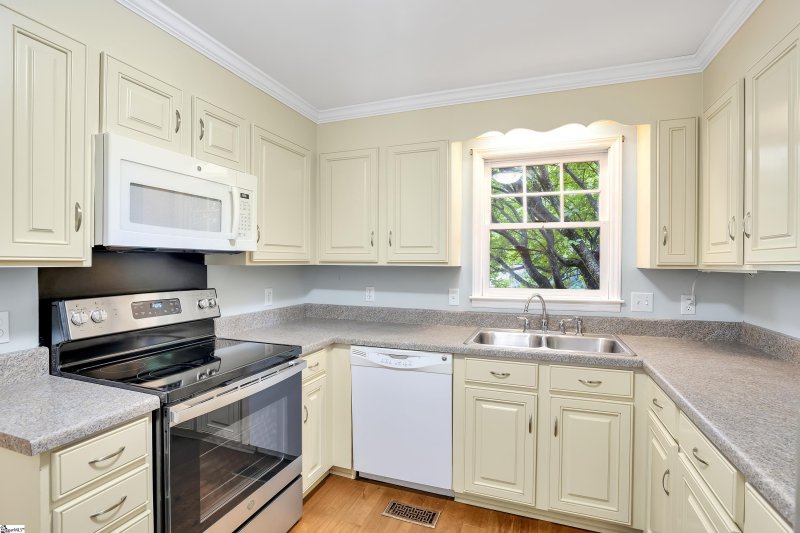 Property image 5 at 1064 Summit Drive, Greenville, SC 29609