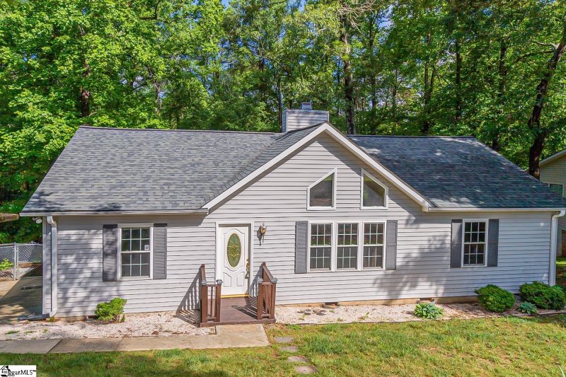 1401 Winding Way