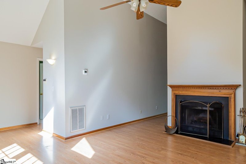Property image 4 at 1401 Winding Way, Taylors, SC 29687