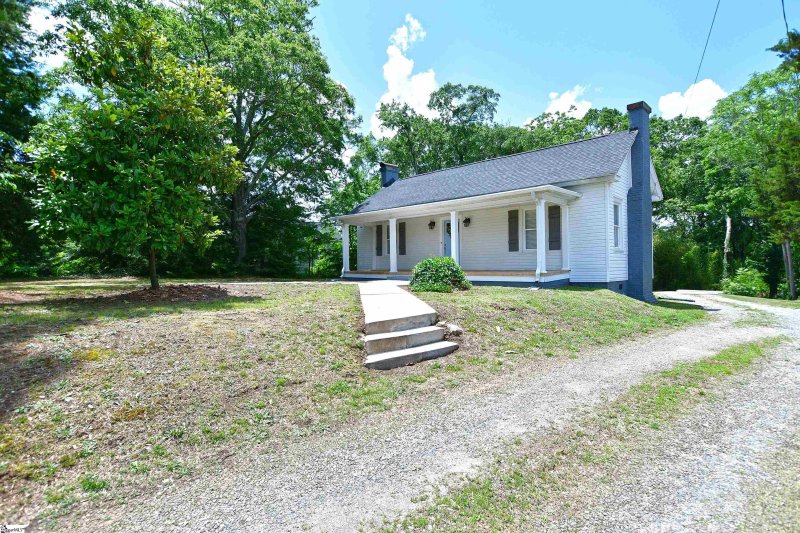 Property image 2 at 406 S 5th Street, Easley, SC 29640