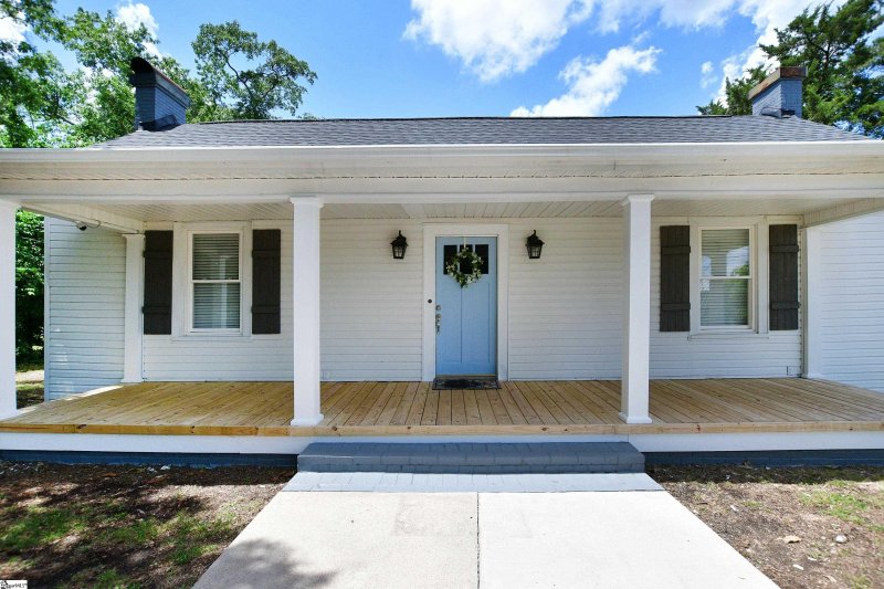 Property image 5 at 406 S 5th Street, Easley, SC 29640