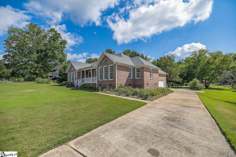 Property image 3 at 314 Clevington Way, Simpsonville, SC 29681