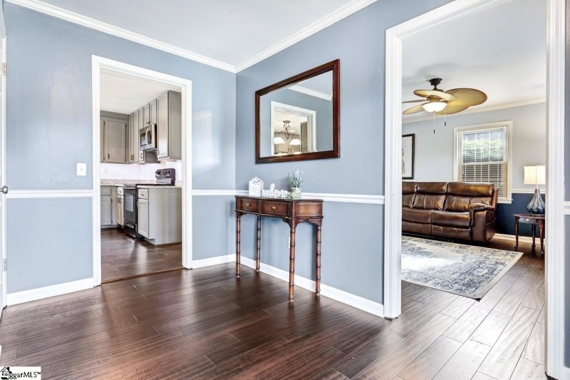 Property image 4 at 6 RIDDLE Road, Greenville, SC 29607