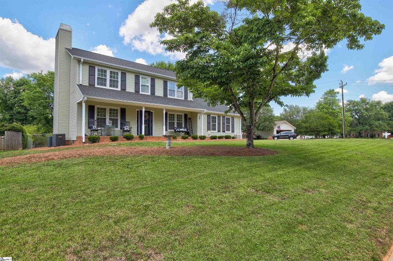 Property image 3 at 807 Powderhorn Road, Simpsonville, SC 29681