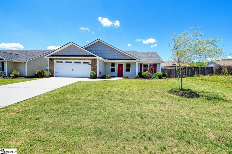 Property image 2 at 35 Macle Court, Travelers Rest, SC 29690