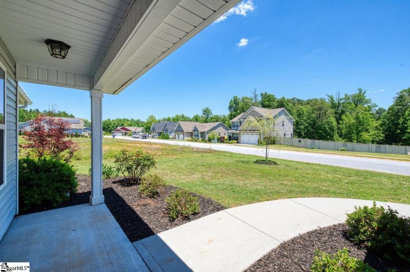 Property image 3 at 35 Macle Court, Travelers Rest, SC 29690