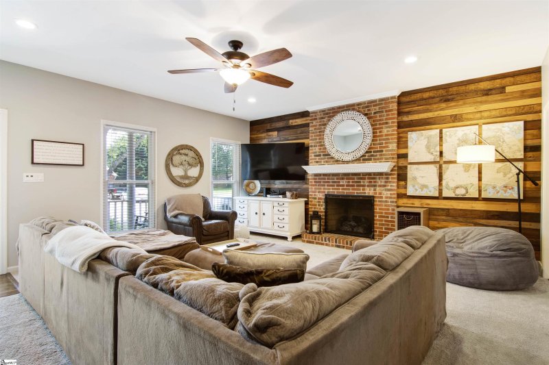 Property image 4 at 2 Darby Hill Lane, Taylors, SC 29687