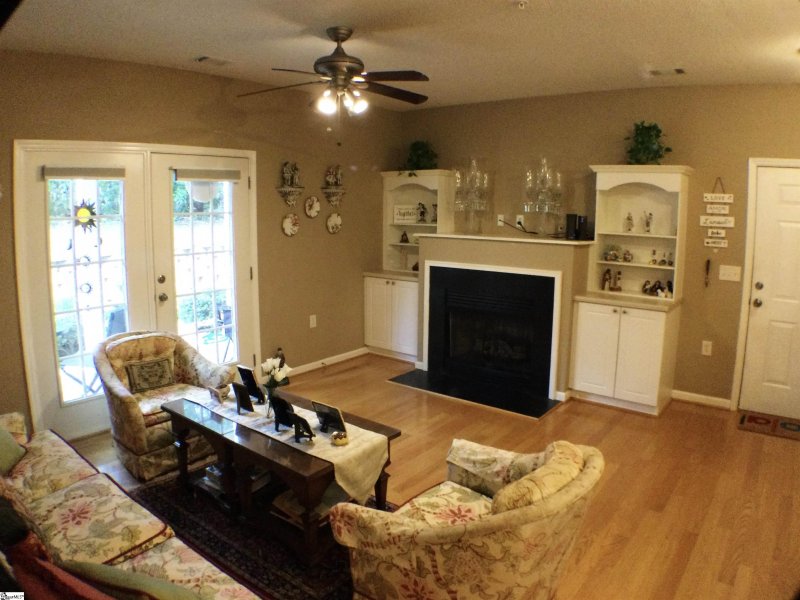 Property image 2 at 404 McKenna Circle, Greenville, SC 29615