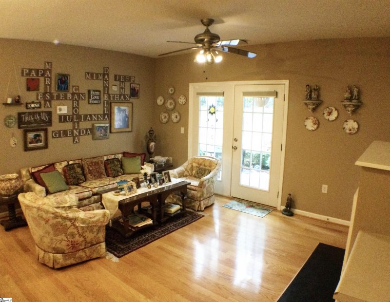 Property image 3 at 404 McKenna Circle, Greenville, SC 29615