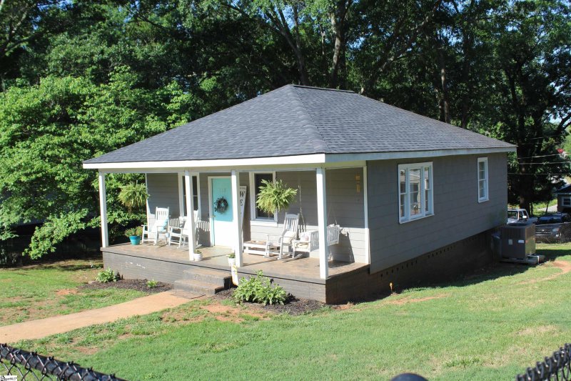 Property image 2 at 113 Ryan Street, Easley, SC 29640