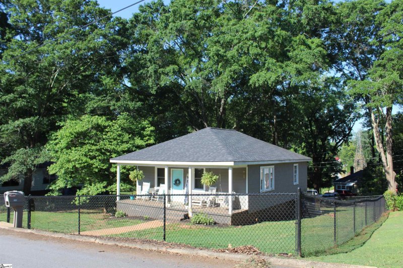 Property image 3 at 113 Ryan Street, Easley, SC 29640