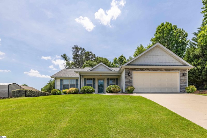 Property image 2 at 120 Autumn Hill Road, Greer, SC 29651